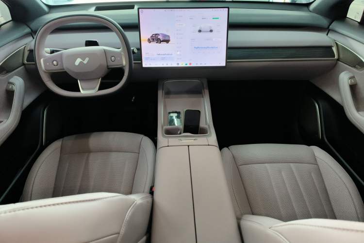 Used ONVO L60 2024 60 kWh Rear-Drive Version Center Console