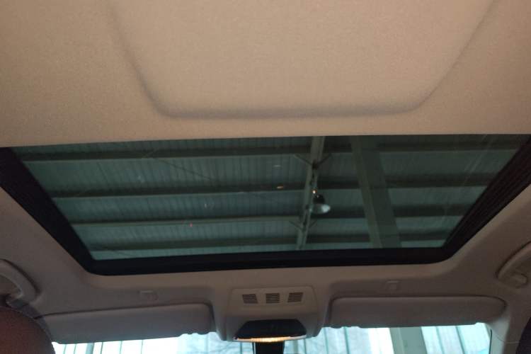 Used BMW 5 Series 2014 520Li Elegant Model
