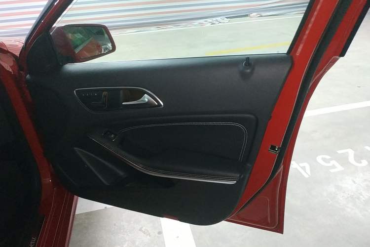 Used Mercedes-Benz A-Class 2013 A 200 Urban Edition Interior 5