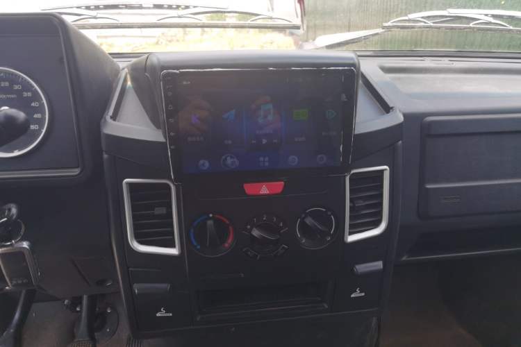 Used Iveco Daily 2017 2.5T A35 Passenger Van 5-7 Seats Model 47Z5 Audio And AC Panel