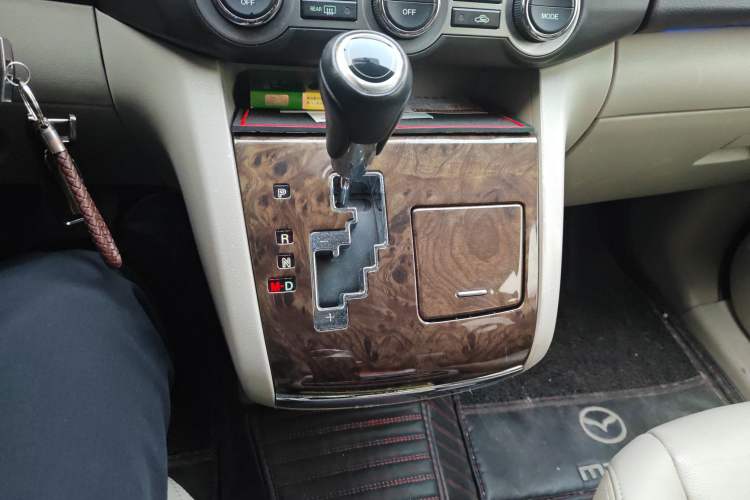 Used Mazda 8 2013 2.5L Deluxe Edition
