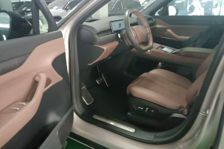 Used Nio ES8 2023 75 kWh Executive Edition
