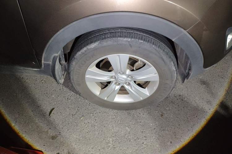 Used Kia Sportage R 2014 2.0L Automatic Two-Wheel Drive GLS Trim Right Front Wheel Hub