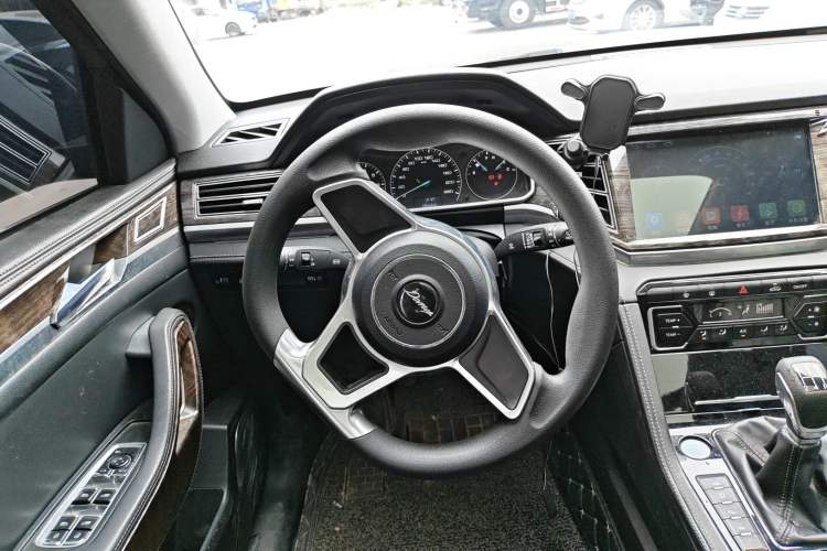 Used Zotye Domy X7 2017 1.8T Manual Luxury Model
