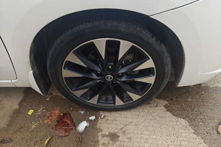 Used Nissan Lannia 2016 1.6L CVT Smart Cool Edition Right Front Wheel Hub