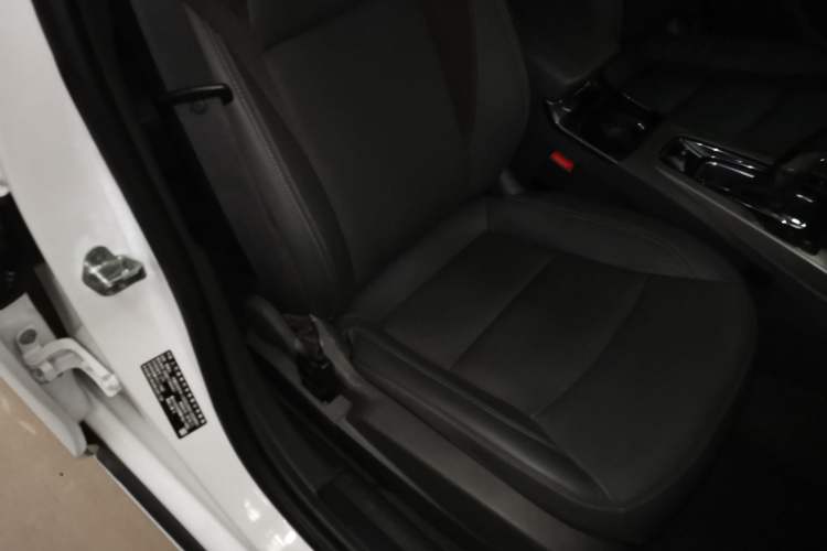 Used Chevrolet Malibu 2018 530T Automatic Fashion Edition Right Front Seat