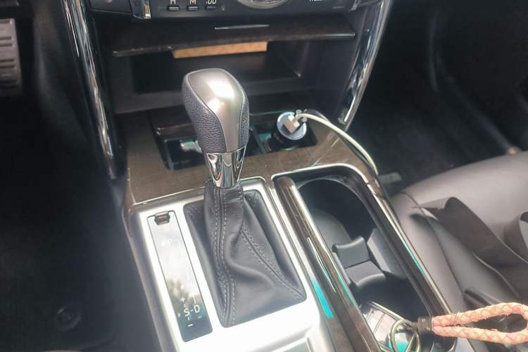 Used Toyota Reiz 2013 3.0V Zunrui Navigation Edition Gear Lever