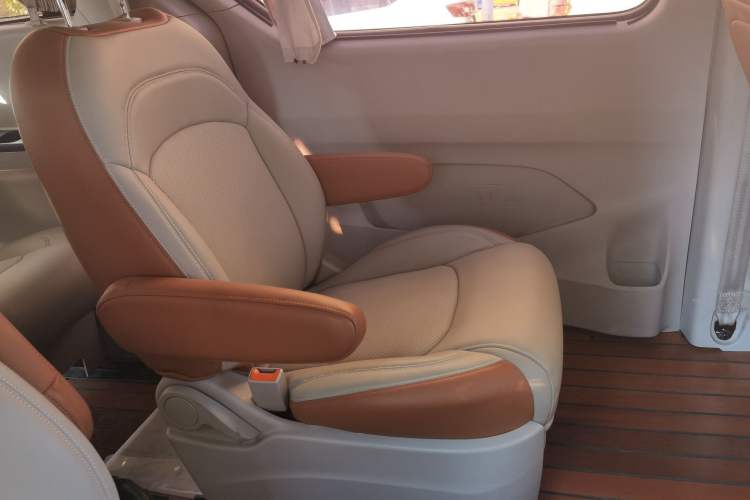 Used SAIC MAXUS G10 2016 2.0T Automatic Elite Edition
