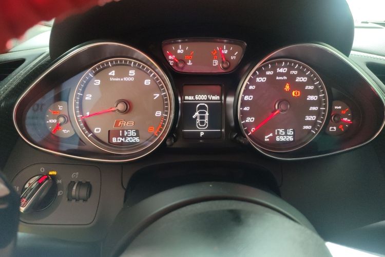 Used Audi R8 2014 4.2 FSI quattro Odometer Close Up