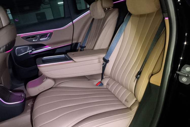 Used Mercedes-Benz E-Class 2025 E 300 L Luxury Model Left Rear Seat