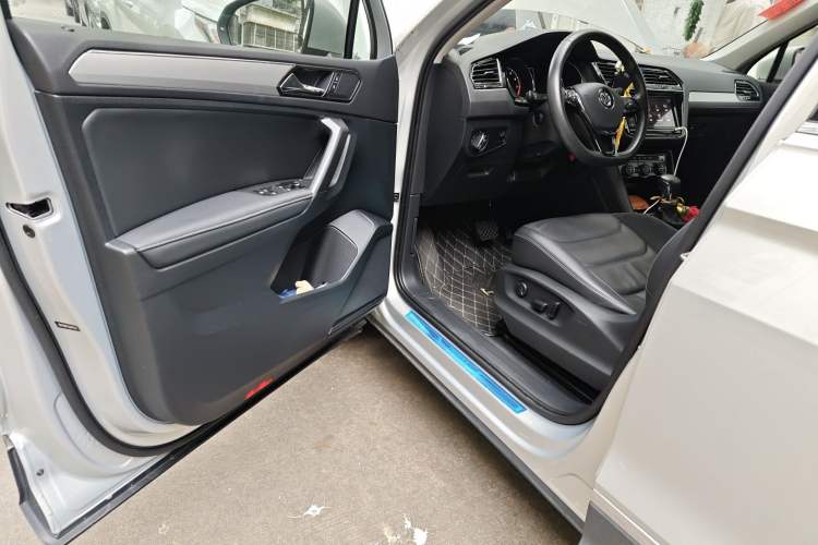 Used Volkswagen Tiguan L 2019 330TSI Automatic Two-Wheel Drive Panoramic Comfort Edition China VI Standard Driver Seat