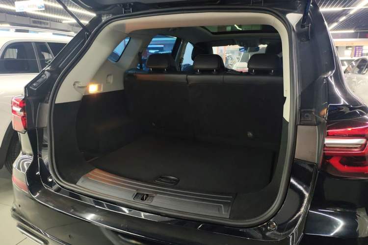 Used Roewe RX5 2023 PLUS 330TGI Automatic Trendsetting Smart Edition Trunk