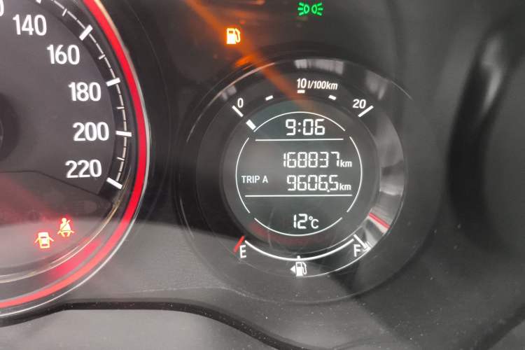 Used Honda XR-V 2015 1.8L EXi CVT Comfort Version Odometer Close Up