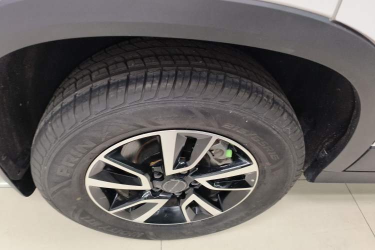 Used FORTHING T5 2024 Grand Edition 1.6L Manual Dream-Chasing Version 5 Seats Right Rear Wheel Hub