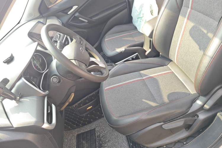 Used Chevrolet Trax 2019 Redline 325T Automatic Fun Edition China VI Standard Left Front Seat