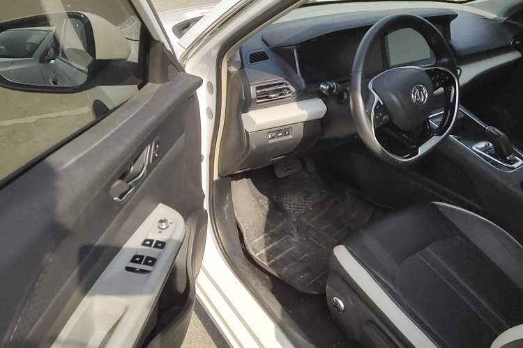 Used Dongfeng Aeolus E70 2021 Revised Version 2 360H Battery-Swap Edition Driver Seat