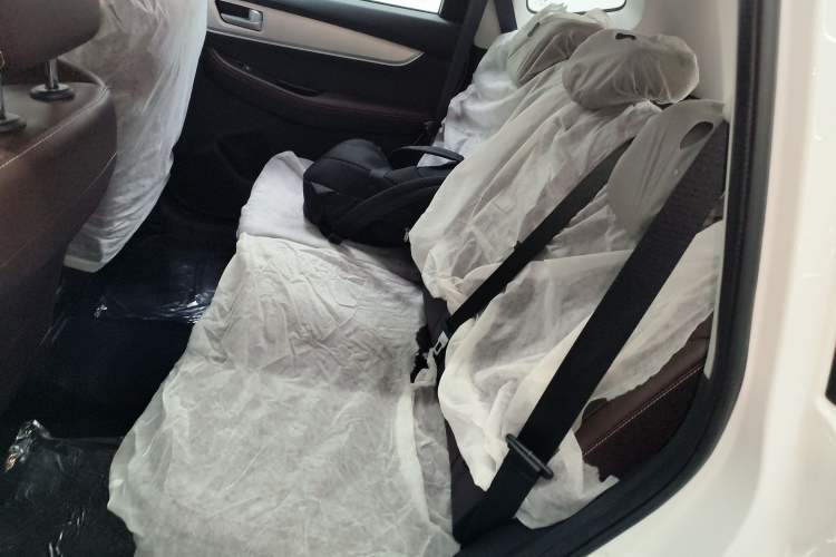 Used FORTHING T5 2024 Grand Edition 1.6L Manual Dream-Chasing Version 5 Seats Left Rear Seat