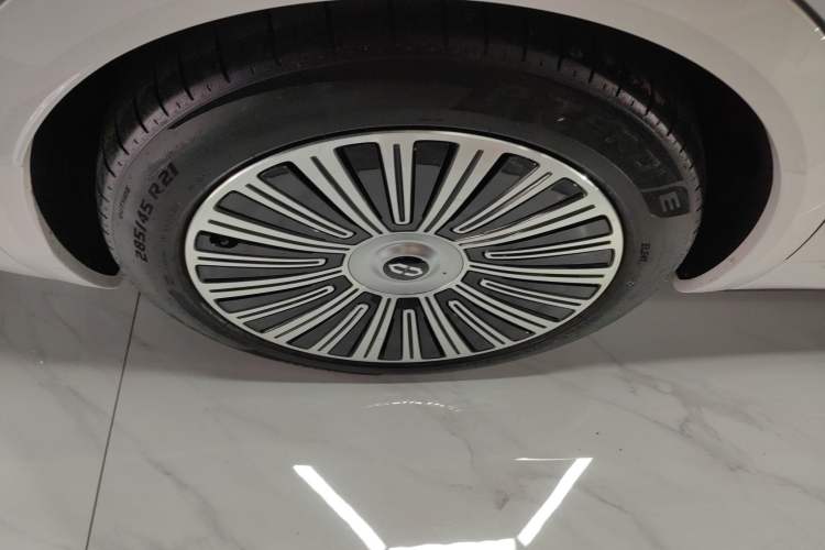 Used Hima AITO M8 2025 Extended-Range Ultra Version 53.4 kWh 6-Seater Edition Exterior 5