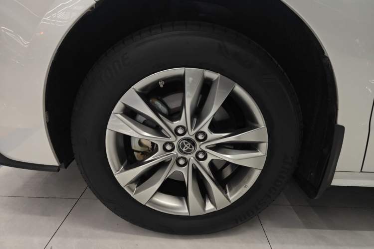 Used Toyota SIENNA 2023 2.5L Hybrid Comfort Edition Left Front Wheel Hub