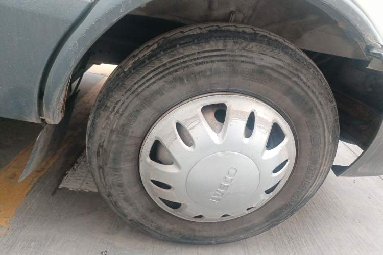 Used Iveco Power Daily 2013 3.0T-V39 High-Roof Box Truck F1C
