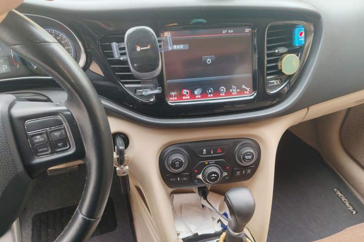 Used Fiat Viaggio 2012 1.4T Automatic Luxury Edition Audio And AC Panel