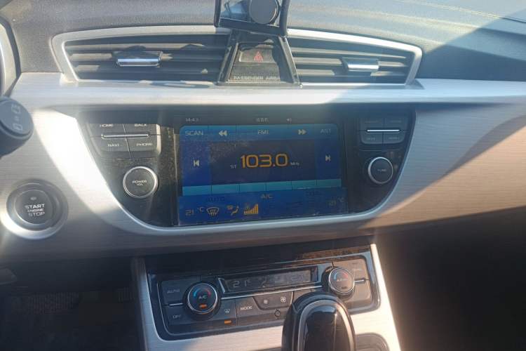 Used Geely Auto Emgrand X7 Sport 2016 1.8TD Automatic ZhiShang Model Audio And AC Panel