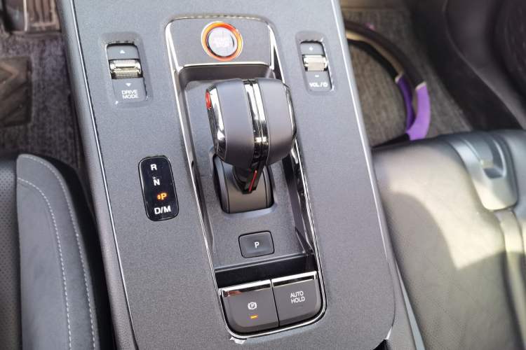 Used GAC Trumpchi EMPOW 2023 400T Automatic R MAX Gear Lever