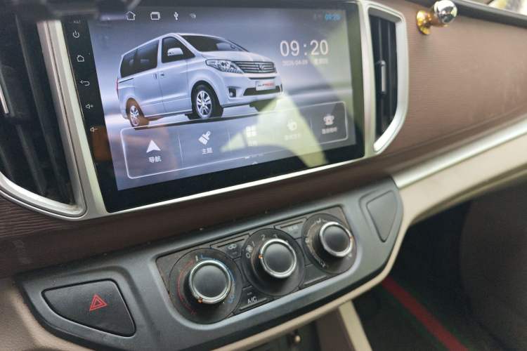 Used FORTHING Lingzhi 2020 M5L 2.0L Base Model 7 Seats Audio And AC Panel