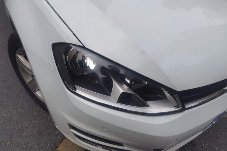 Used Volkswagen Golf 2017 1.6L Automatic Comfort Million-Vehicle Anniversary Edition Right Front Headlight