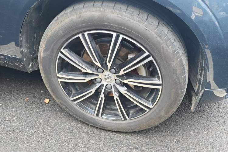 Used Volvo XC60 2021 T5 4x4 Smart Luxury Edition Right Front Wheel Hub