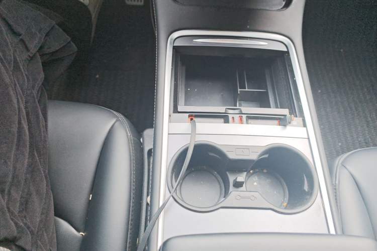 Used Tesla Model Y 2024 Long-Range All-Wheel-Drive Version