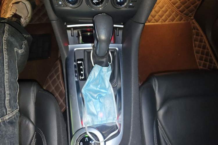 Used DS 6 2016 1.6T Luxury Edition THP160 Gear Lever