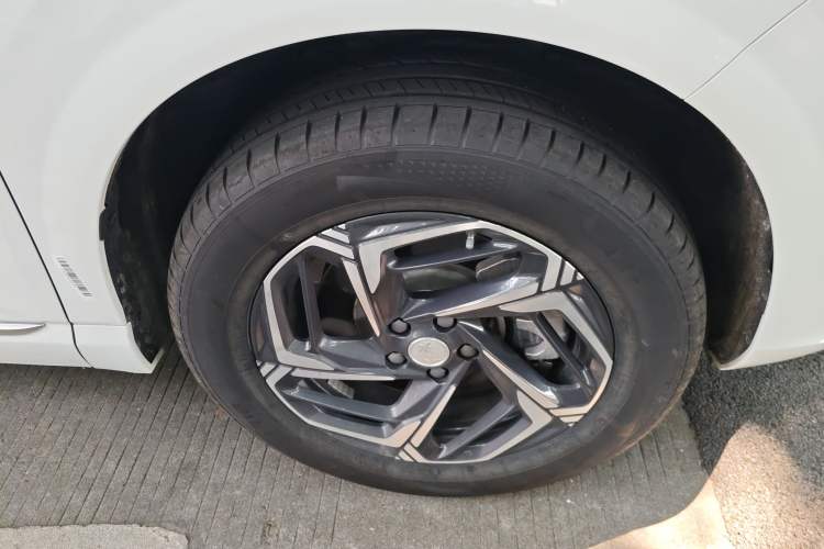 Used Hongqi HS3 2024 1.5T Shanwei Edition Right Front Wheel Hub