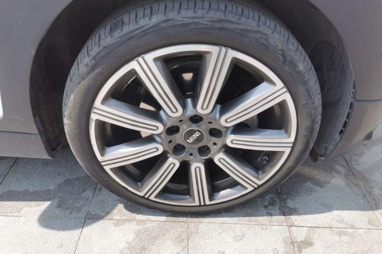 Used MINI Clubman 2023 Refresh 1.5T COOPER Connoisseur Right Front Wheel Hub