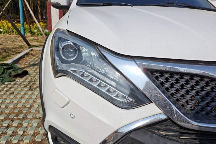 Used BYD Tang New Energy 2015 2.0T Four-Wheel-Drive Flagship Model