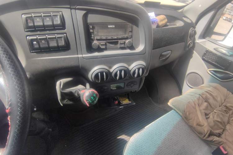 Used Iveco Power Daily 2013 3.0T-A37 Dual-Purpose Low-Roof F1C Van
