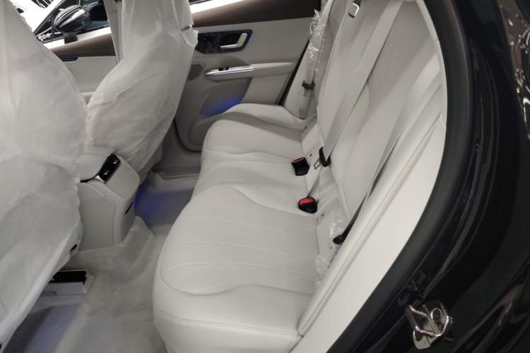 Used Mercedes-Benz EQE SUV 2024 500 4MATIC Luxury Edition Left Rear Seat