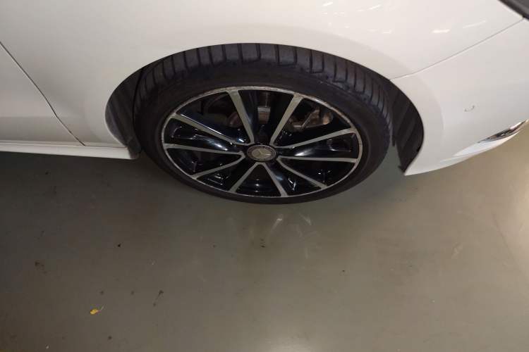 Used Mercedes-Benz B-Class 2013 B 260 Right Front Wheel Hub