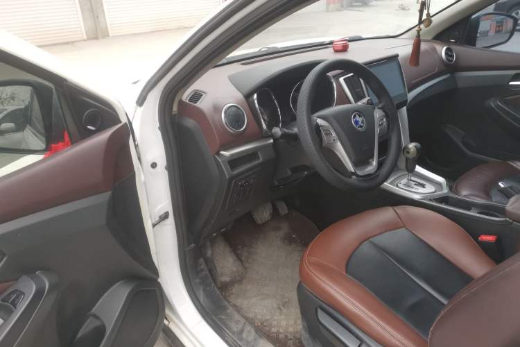 Used Venucia T70X 2015 2.0L CVT Smart Enjoyment Sport Edition