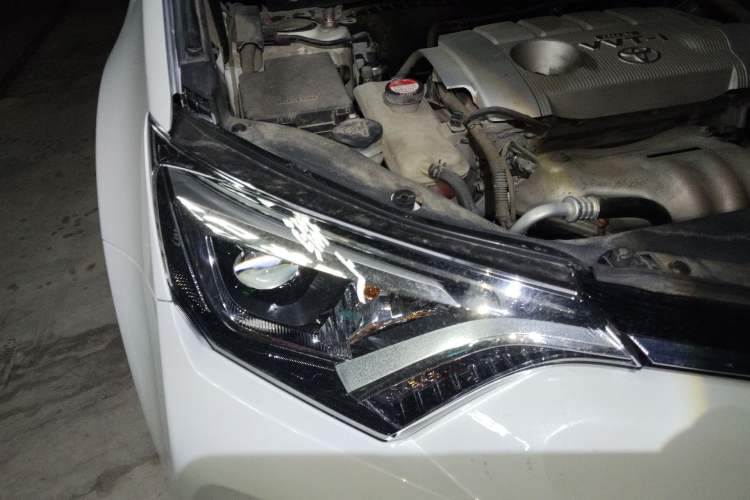 Used Toyota RAV4 2018 2.5L Automatic 4x4 Elite i Edition Right Front Headlight