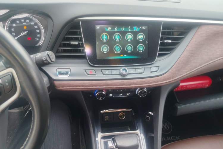 Used Buick GL6 2018 18T 6-Seater Prestige Model Audio And AC Panel