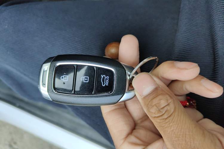 Used Hyundai Elantra 2021 1.5L CVT LUX Prestige Edition Interior 1