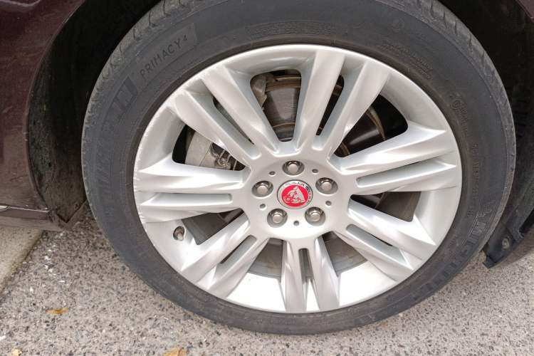 Used Jaguar XFL 2017 XFL 2.0T 240PS Luxury Edition Right Front Wheel Hub