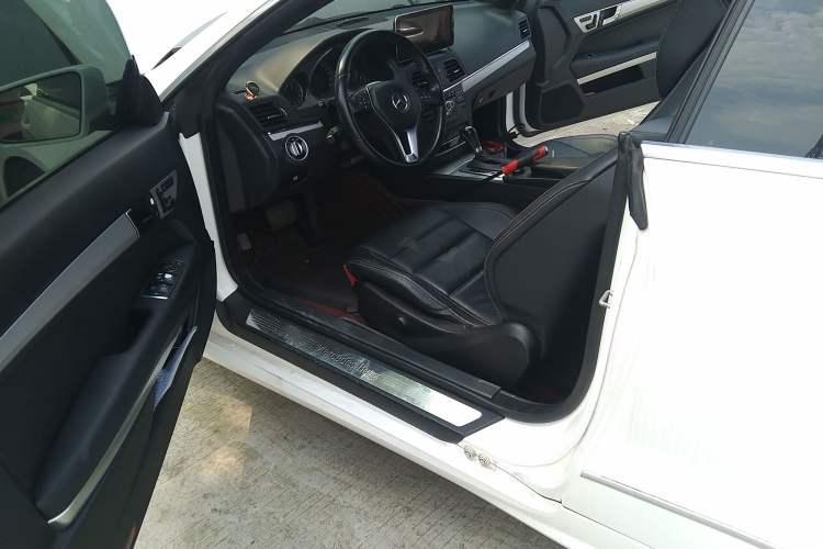 Used Mercedes-Benz E-Class 2012 E 200 CGI Coupe Driver Seat