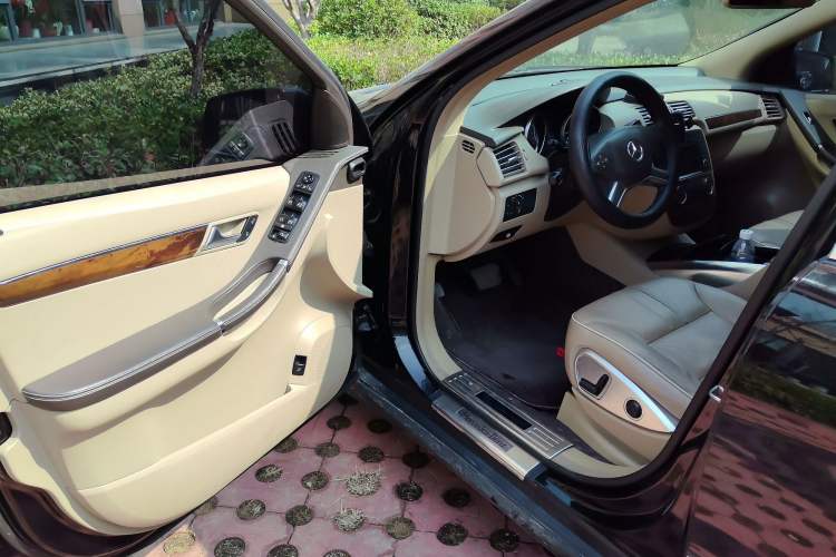 Used Mercedes-Benz R-Class 2011 R 350 L 4MATIC
