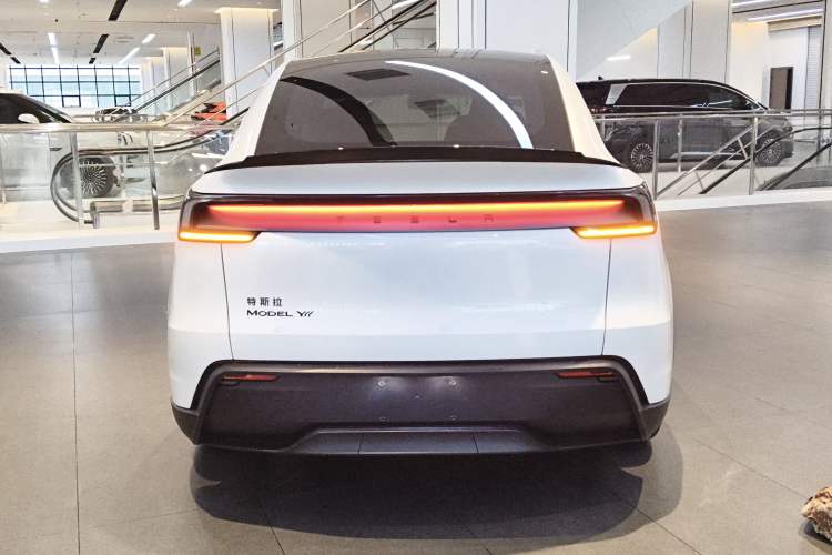 Used Tesla Model Y L 2025 Model Long-Range All-Wheel-Drive Version