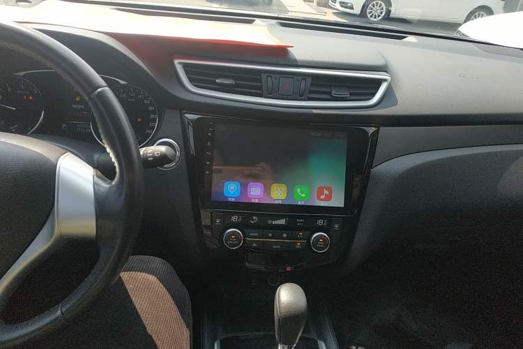 Used Nissan X-Trail 2014 2.0L CVT Comfort Edition 2WD Center Console