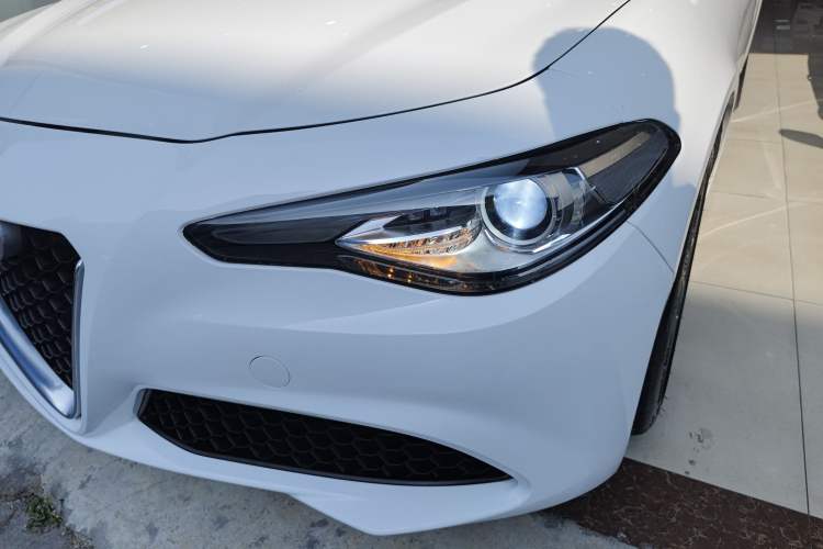 Used Alfa Romeo Giulia 2019 2.0T 280HP Luxury Edition
