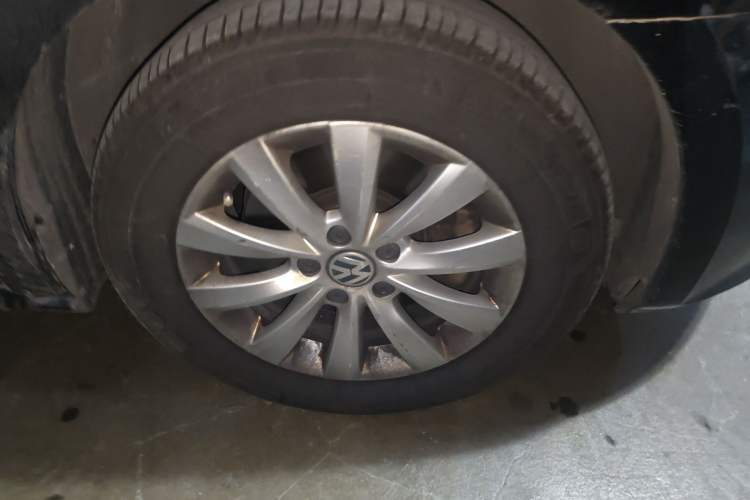 Used Volkswagen Passat 2015 1.8TSI DSG Prestige Edition Right Front Wheel Hub