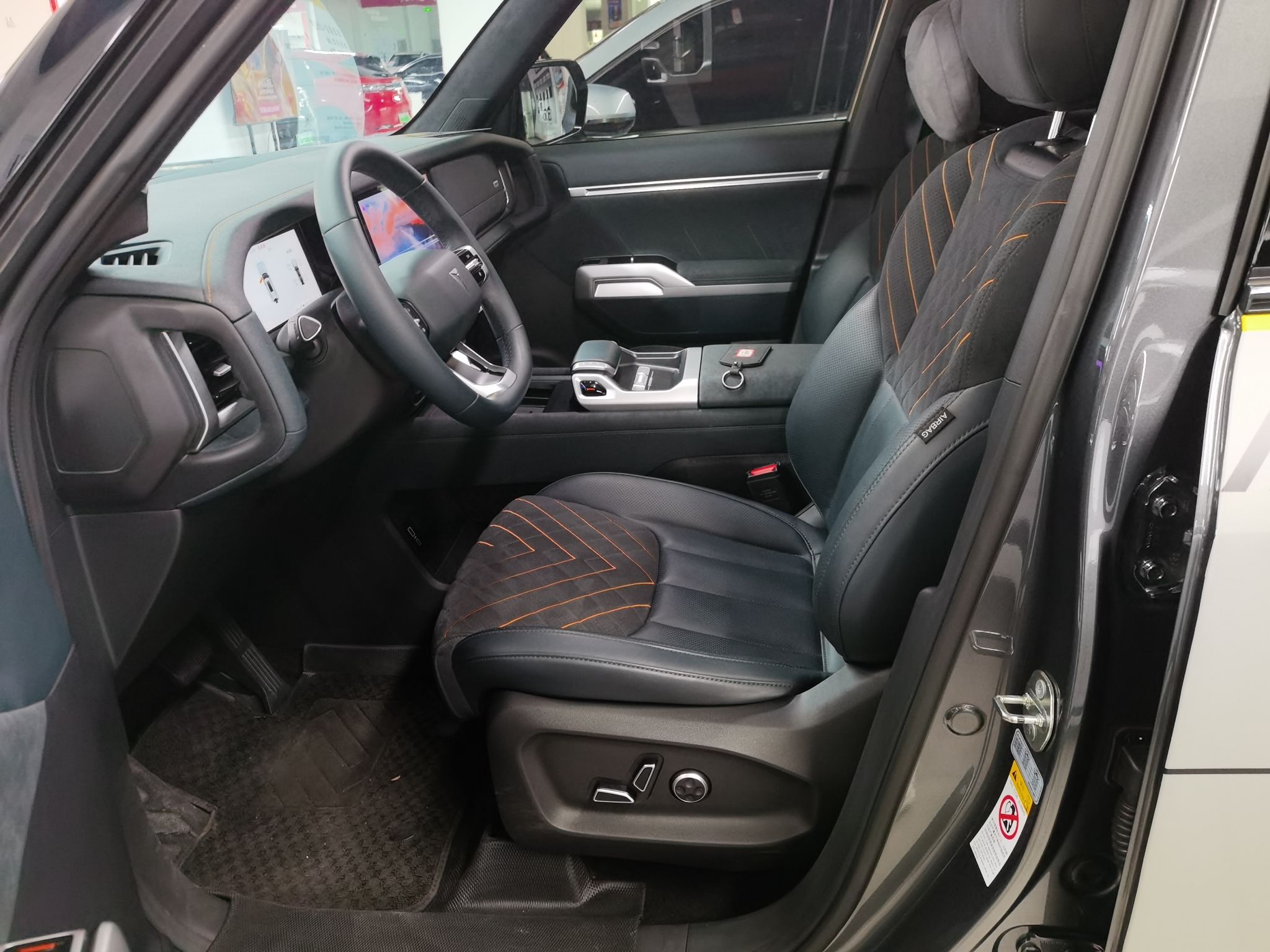 المقاعد الأمامية داخل السيارة